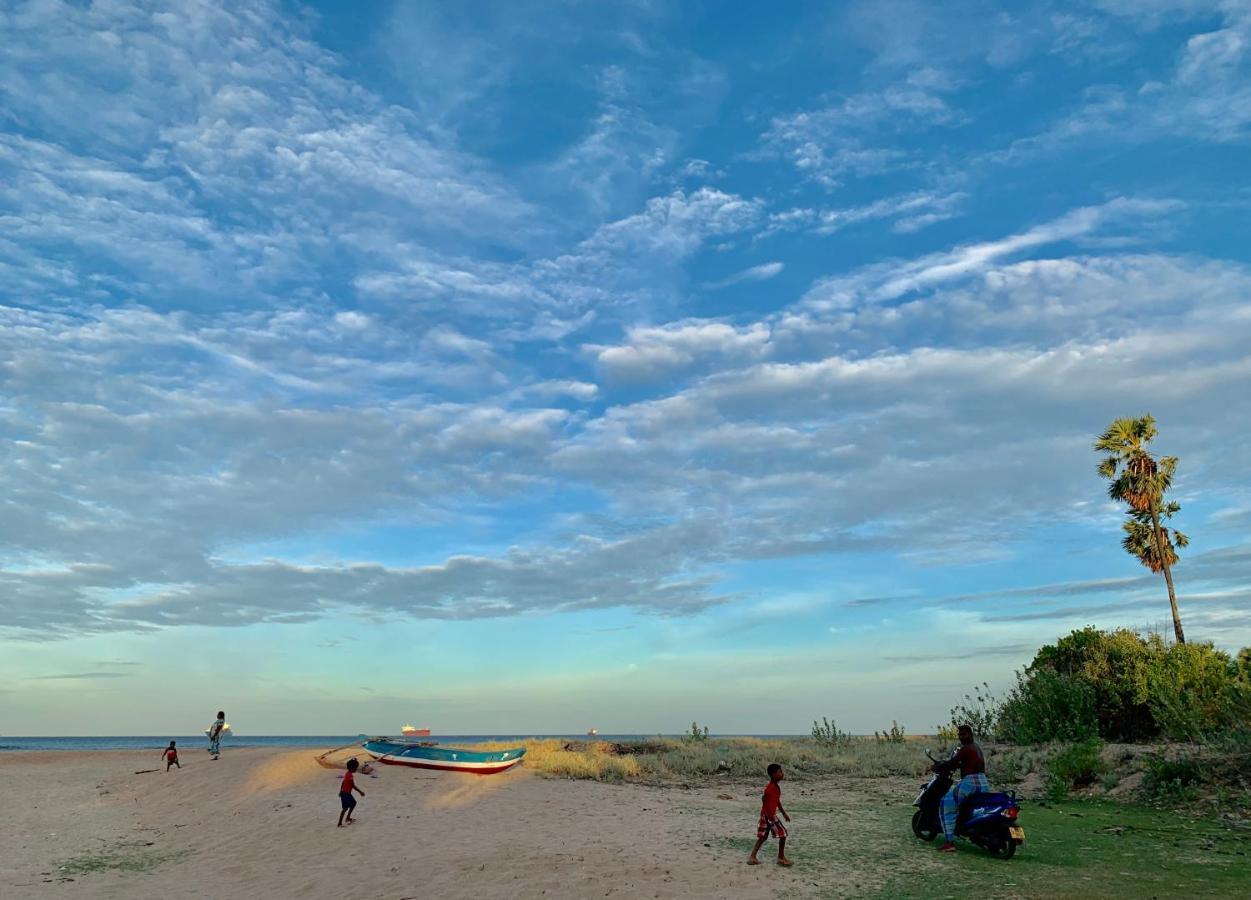 108 Palms Beach Resort Trincomalee Esterno foto