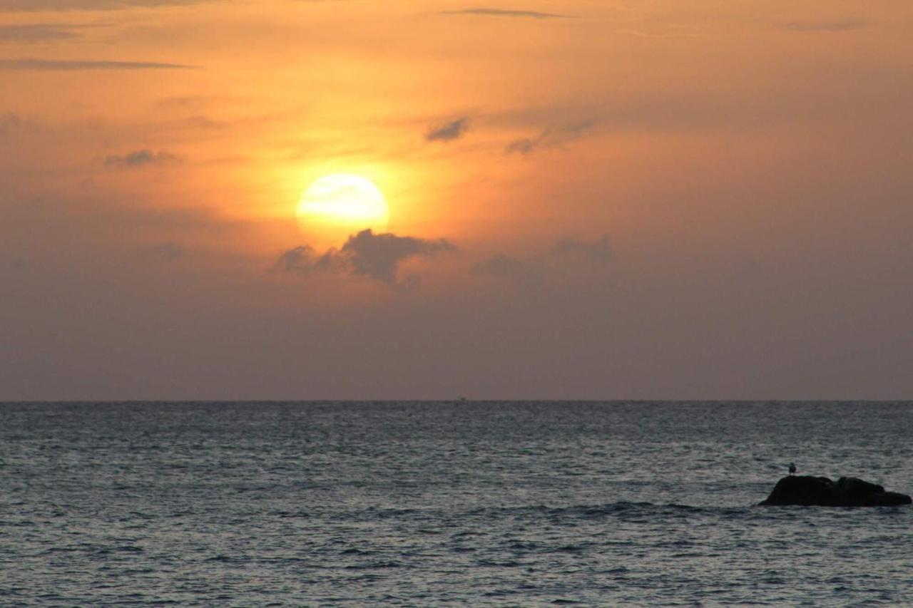 108 Palms Beach Resort Trincomalee Esterno foto