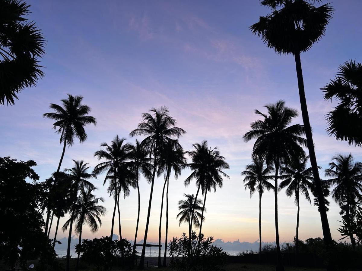108 Palms Beach Resort Trincomalee Esterno foto