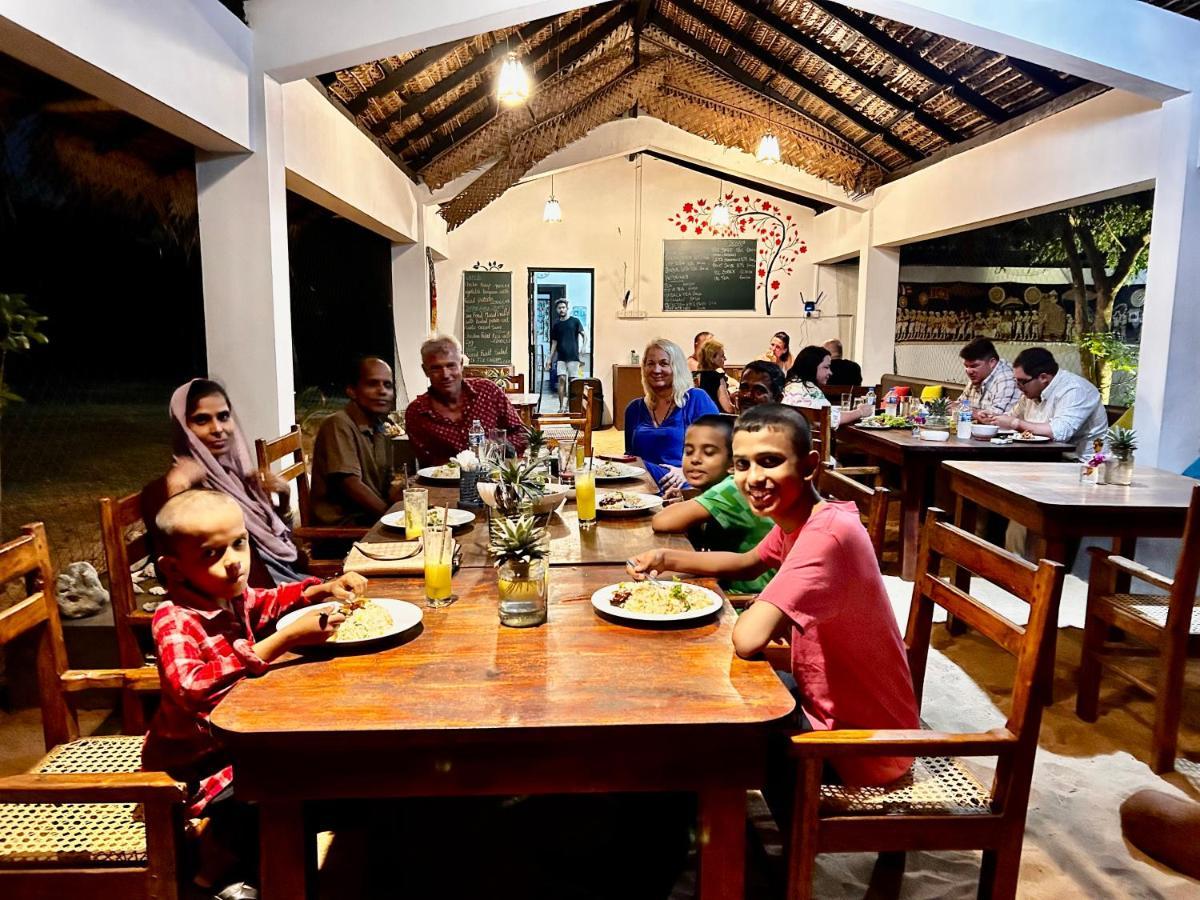 108 Palms Beach Resort Trincomalee Esterno foto