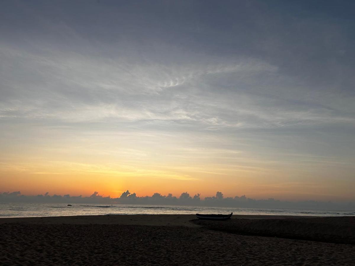 108 Palms Beach Resort Trincomalee Esterno foto