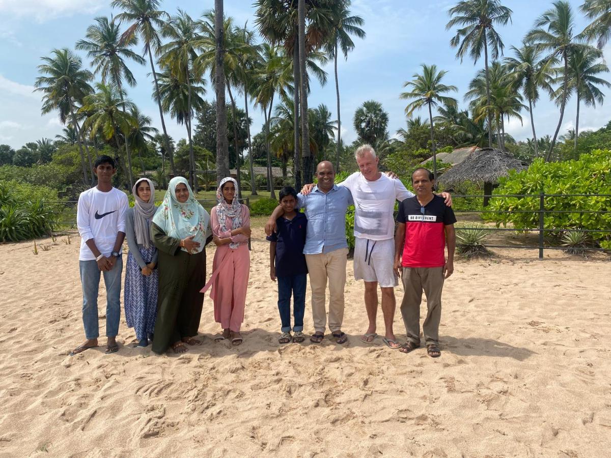 108 Palms Beach Resort Trincomalee Esterno foto