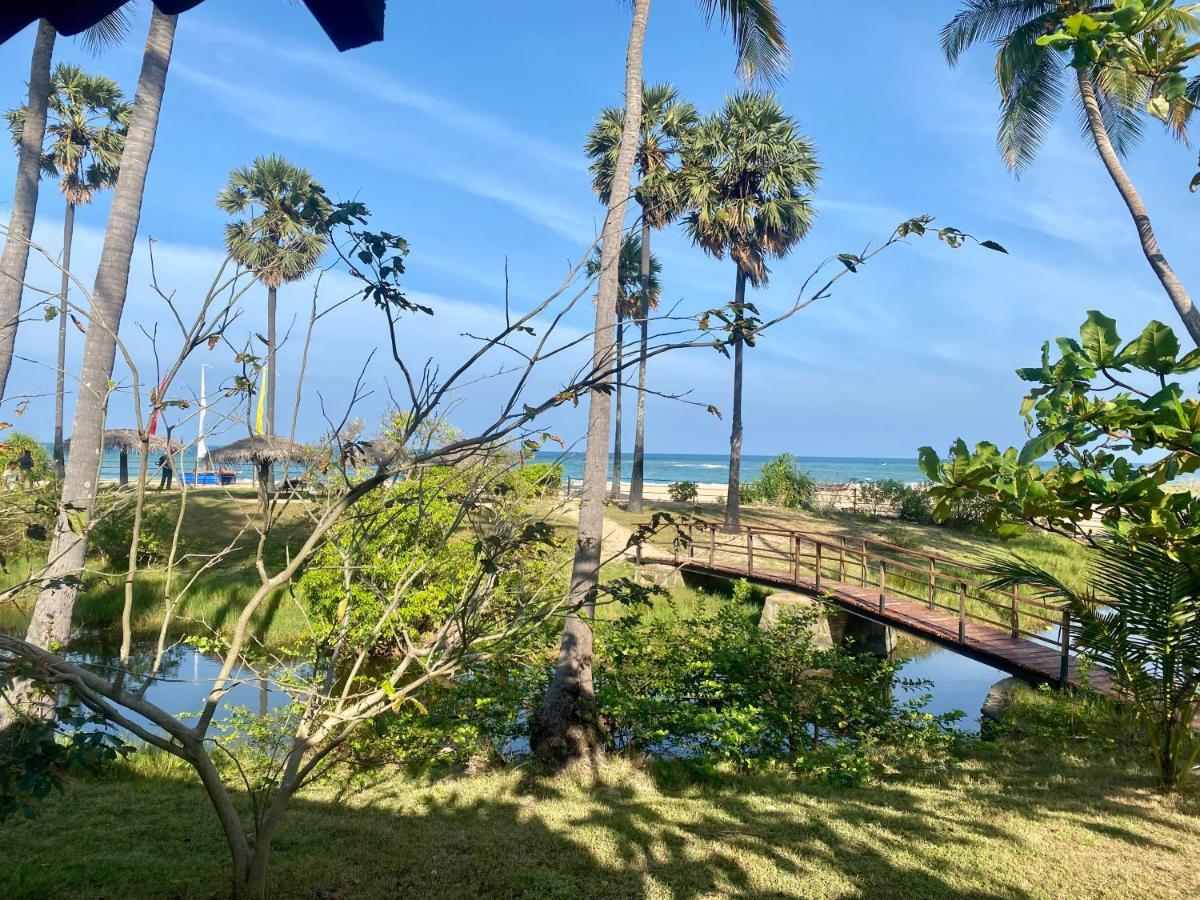 108 Palms Beach Resort Trincomalee Esterno foto