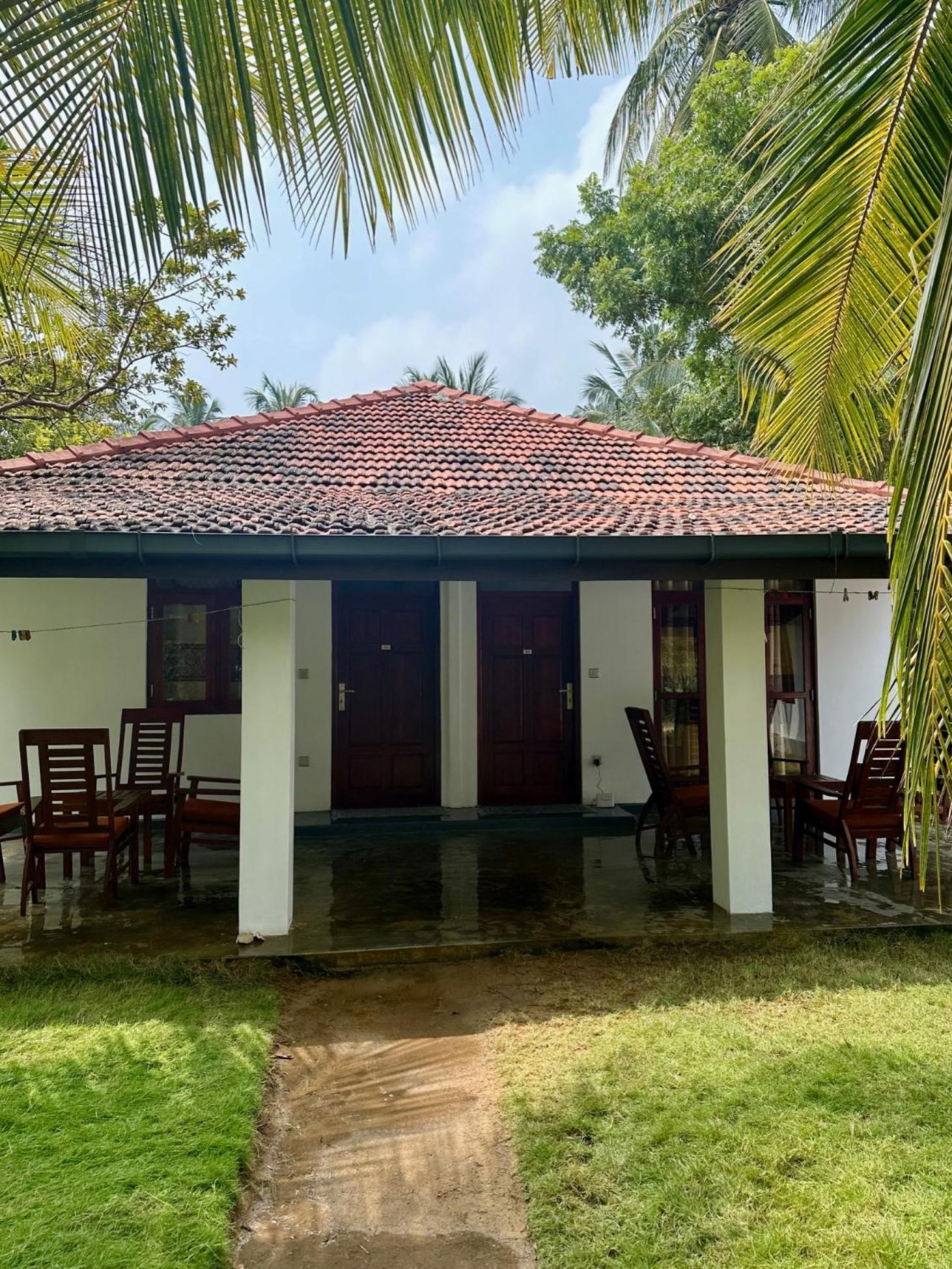 108 Palms Beach Resort Trincomalee Esterno foto