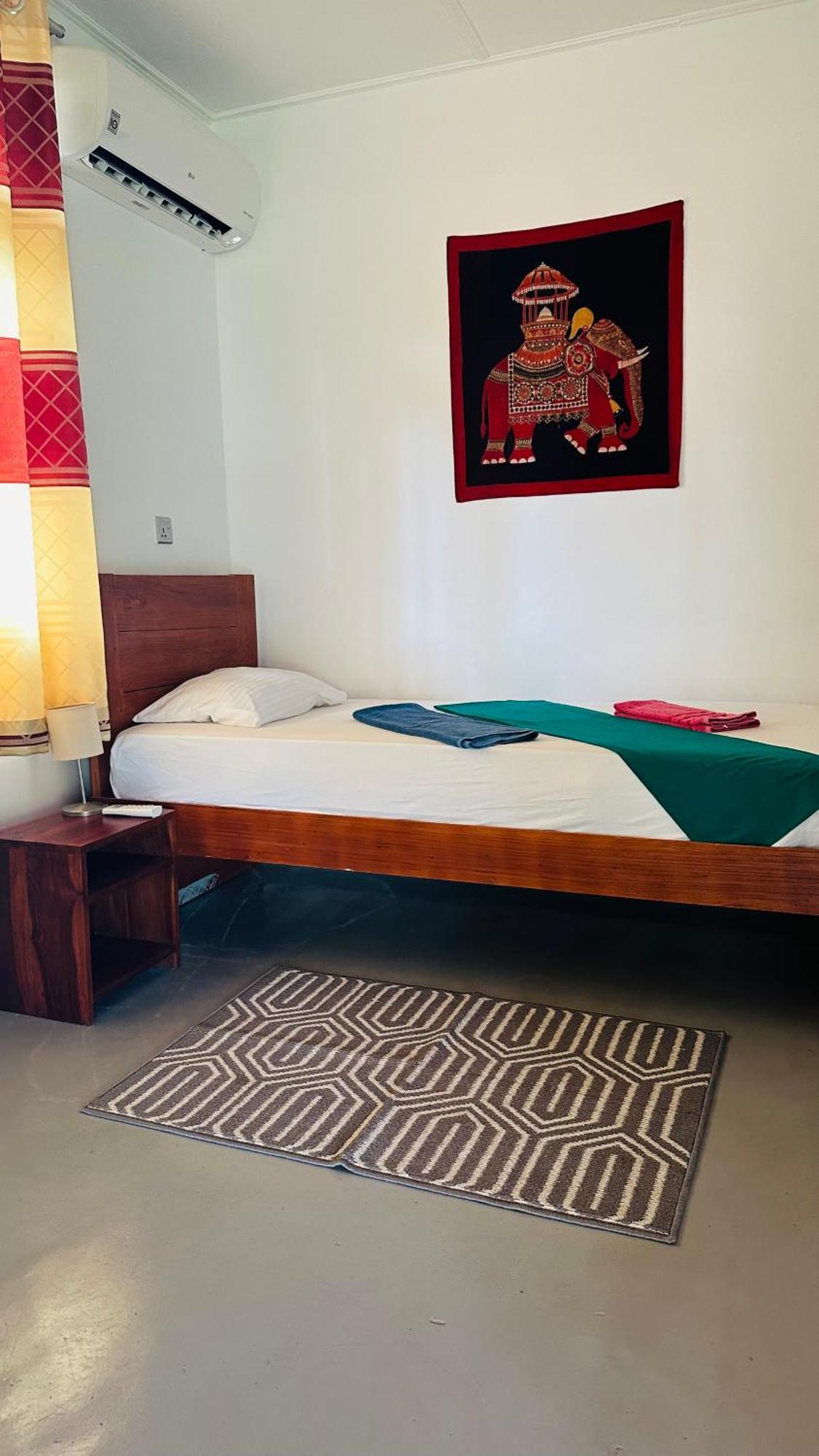 108 Palms Beach Resort Trincomalee Esterno foto