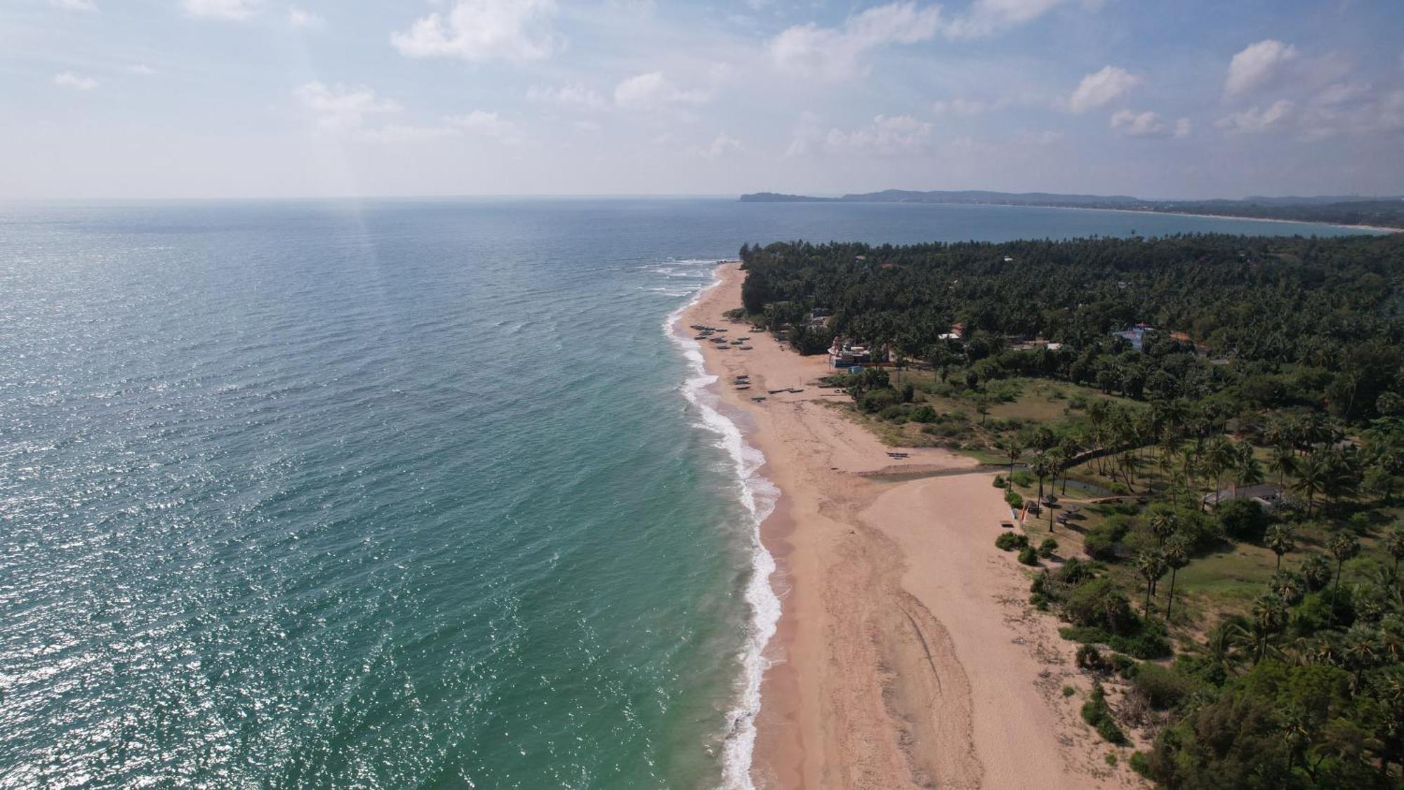 108 Palms Beach Resort Trincomalee Esterno foto