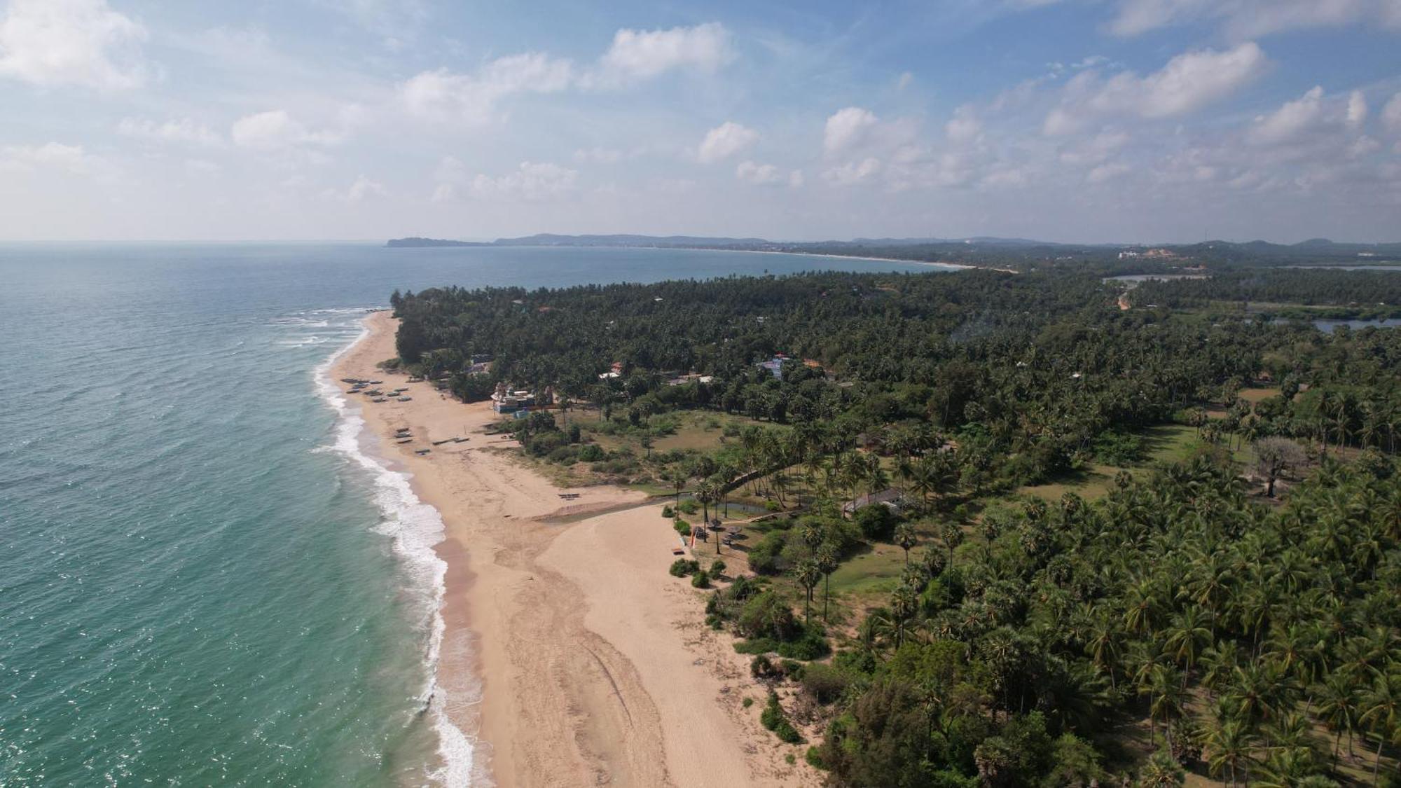 108 Palms Beach Resort Trincomalee Esterno foto