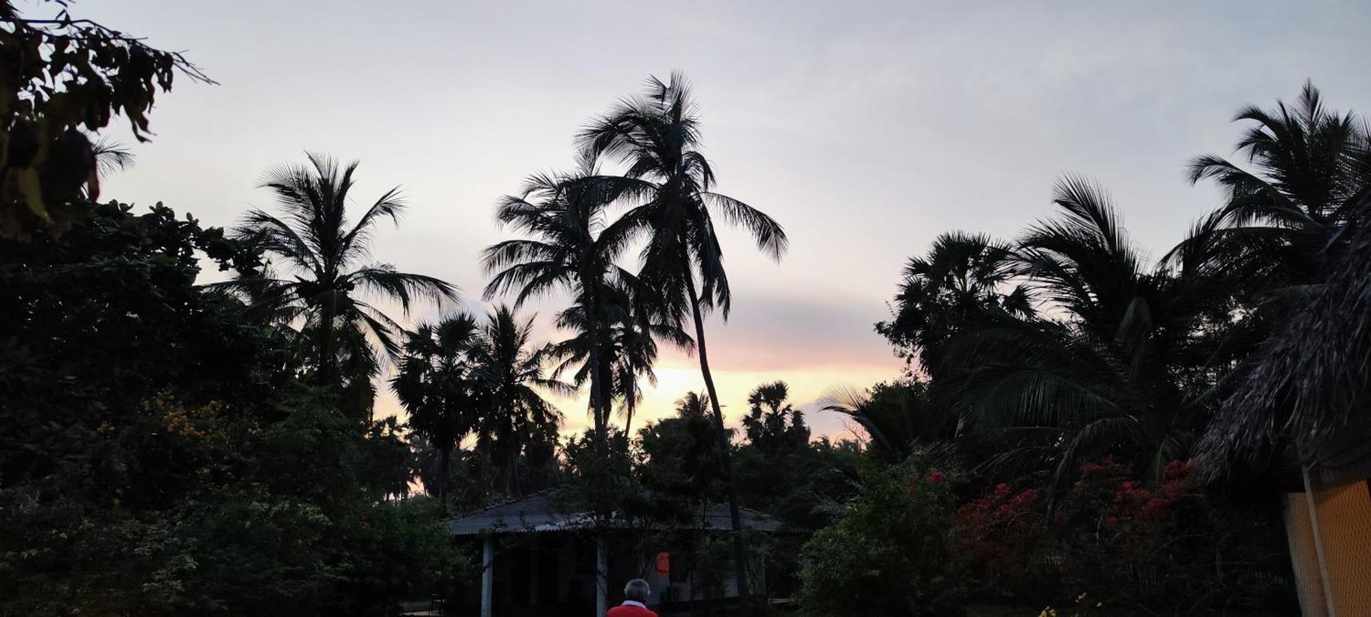 108 Palms Beach Resort Trincomalee Esterno foto