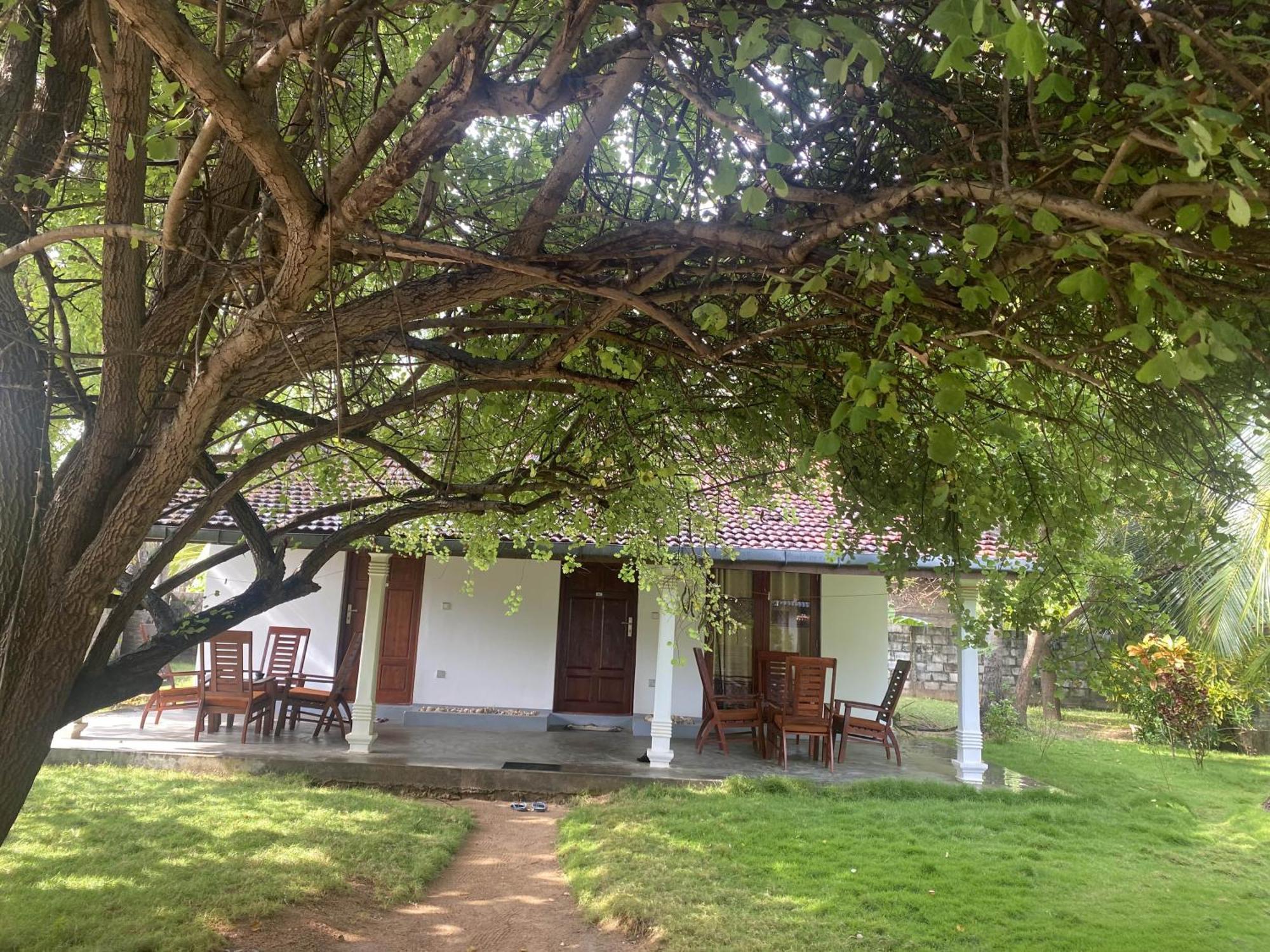 108 Palms Beach Resort Trincomalee Esterno foto